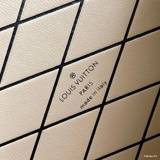 LOUIS MALLE VUITTON PETITE 0123